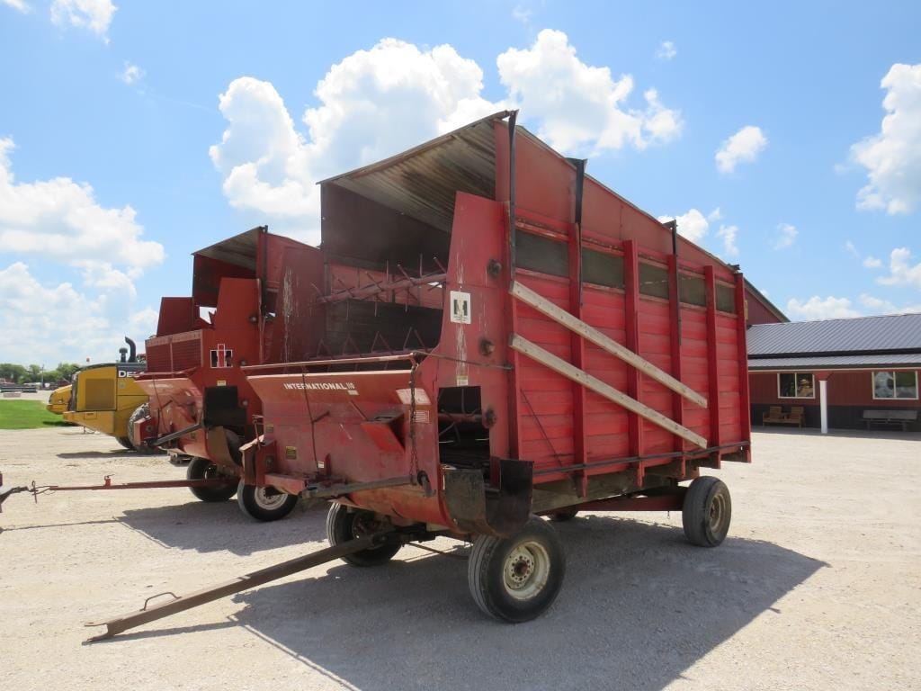 International Harvester 110 Equipment Image0