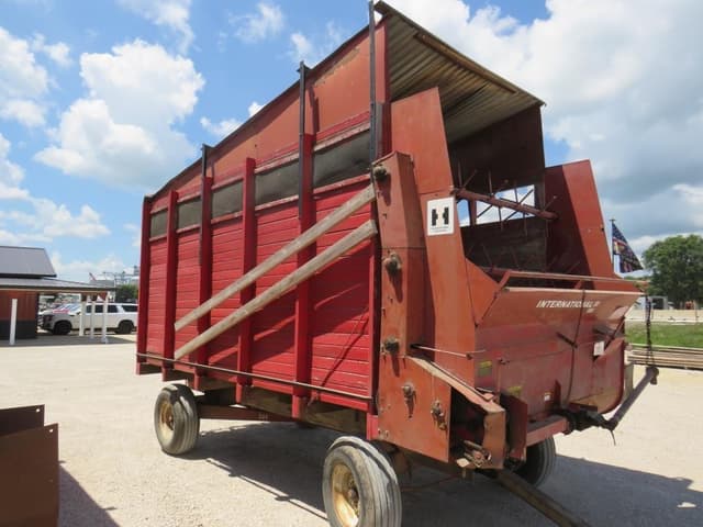 Image of International Harvester 110 equipment image 2