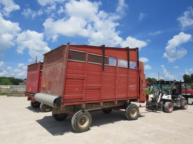 Image of International Harvester 110 equipment image 2