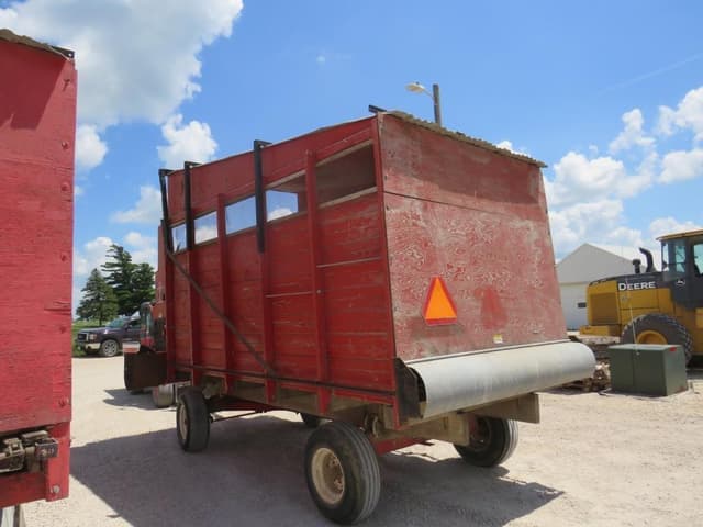 Image of International Harvester 110 equipment image 3