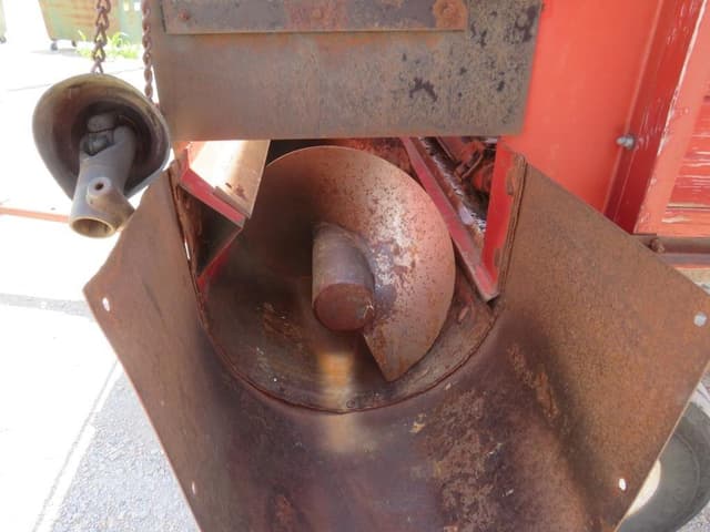 Image of International Harvester 110 equipment image 4