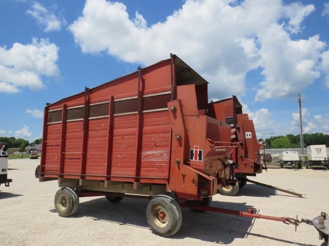 Image of International Harvester 110 equipment image 1