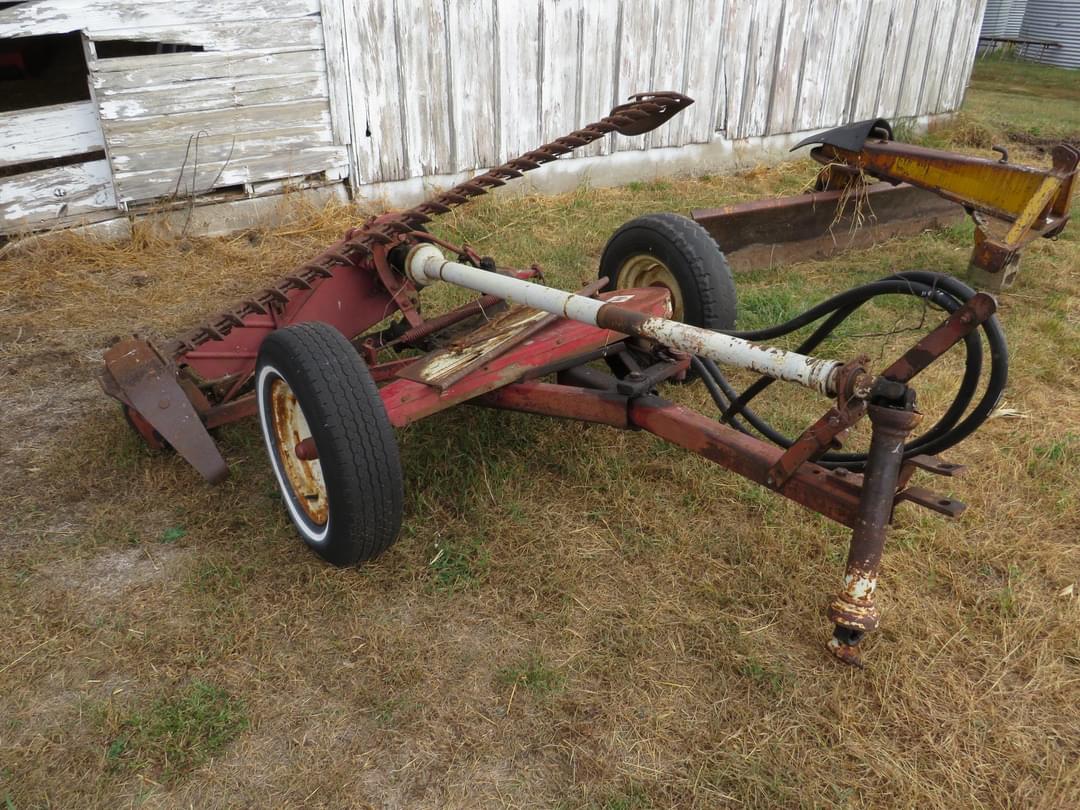 Image of International Harvester 1100 Image 1