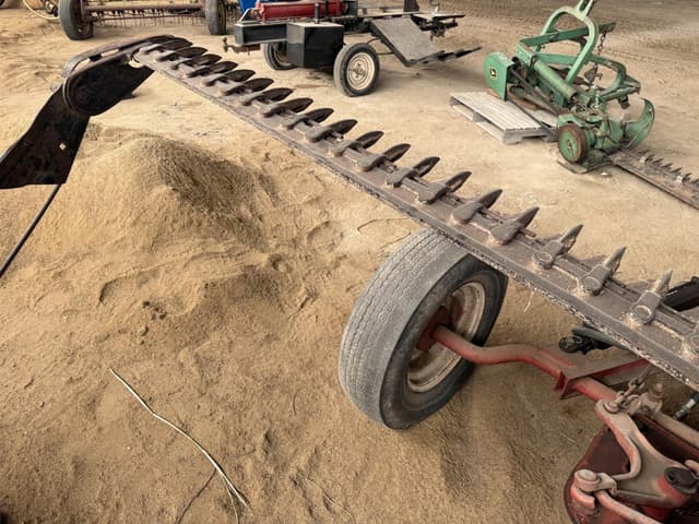 Image of International Harvester 1100 equipment image 3