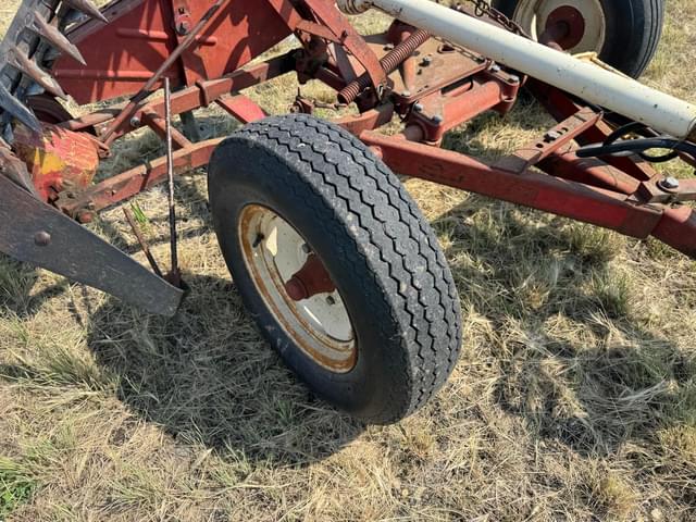 Image of International Harvester 1100 equipment image 4