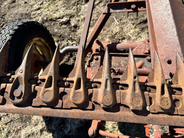 Image of International Harvester 1100 equipment image 2