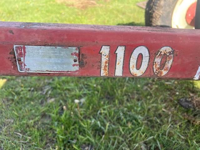 Image of International Harvester 1100 equipment image 3