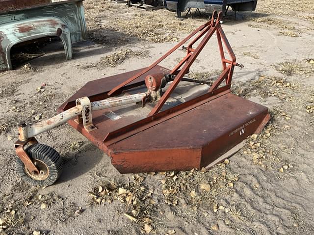 Image of International Harvester 111 equipment image 2