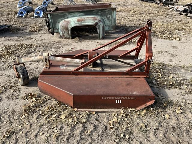 Image of International Harvester 111 equipment image 3