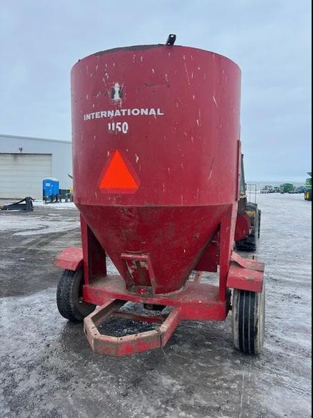 Image of International Harvester 1150 equipment image 4