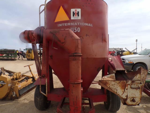 Image of International Harvester 1150 equipment image 4