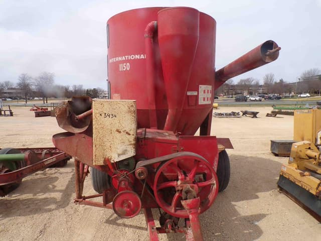 Image of International Harvester 1150 equipment image 2