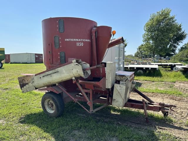 Image of International Harvester 1150 equipment image 4