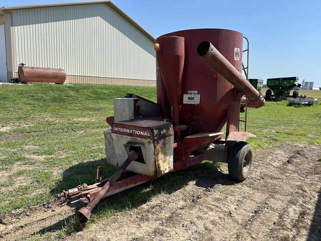 Image of International Harvester 1150 equipment image 1