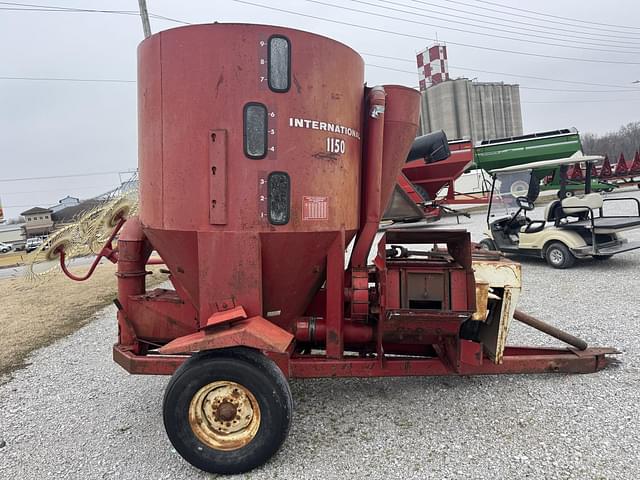 Image of International Harvester 1150 equipment image 3