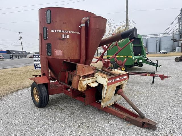 Image of International Harvester 1150 equipment image 2