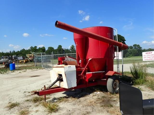Image of International Harvester 1150 equipment image 1