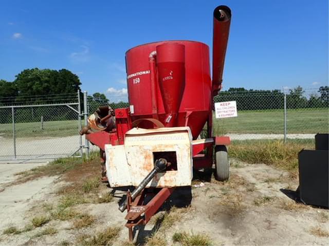 Image of International Harvester 1150 equipment image 2
