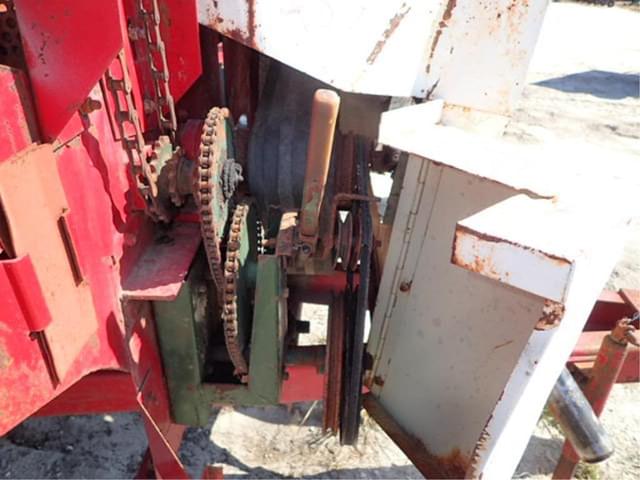 Image of International Harvester 1150 equipment image 4