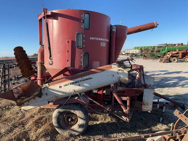 Image of International Harvester 1150 equipment image 3