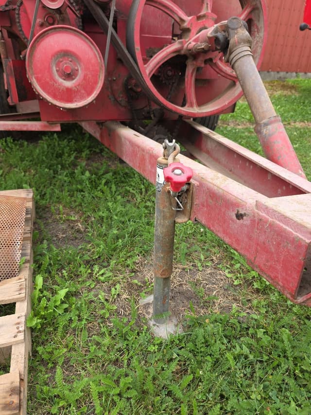 Image of International Harvester 1150 equipment image 2