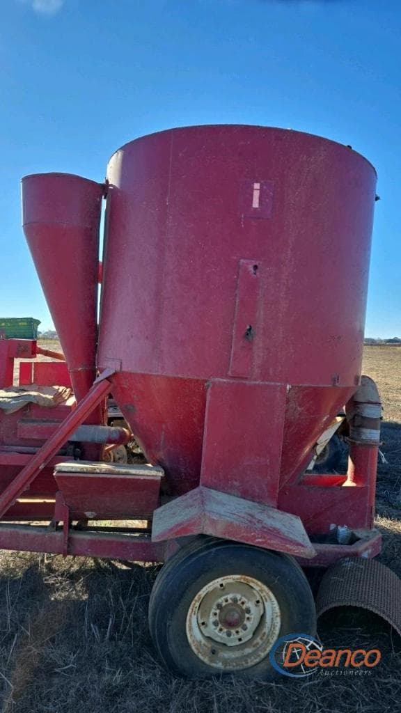 Image of International Harvester 1150 equipment image 3