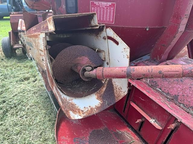 Image of International Harvester 1150 equipment image 4