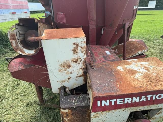 Image of International Harvester 1150 equipment image 2