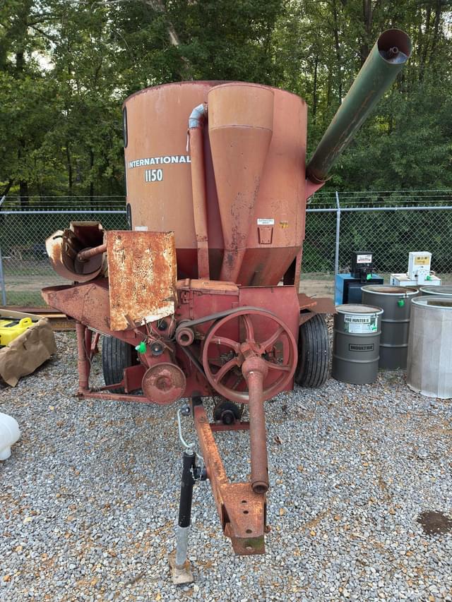 Image of International Harvester 1150 equipment image 1