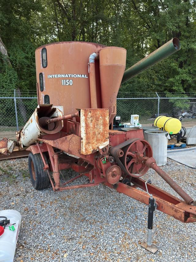 Image of International Harvester 1150 equipment image 2