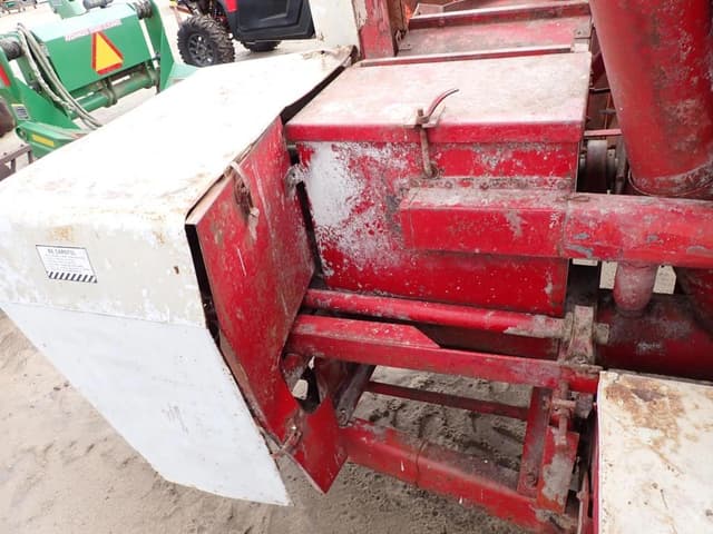 Image of International Harvester 1150 equipment image 4