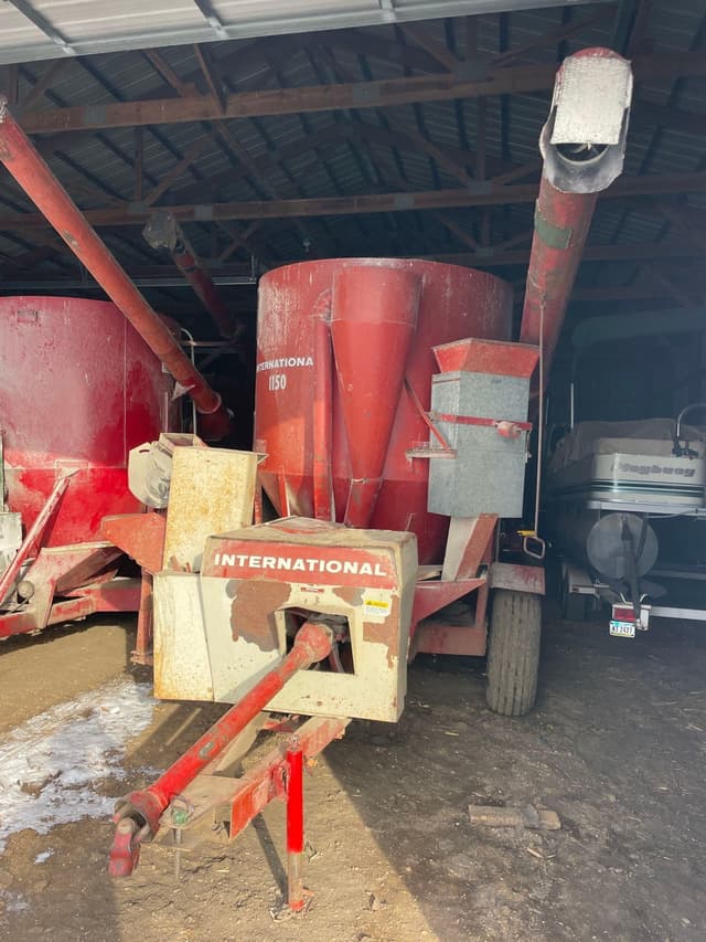 Image of International Harvester 1150 equipment image 1