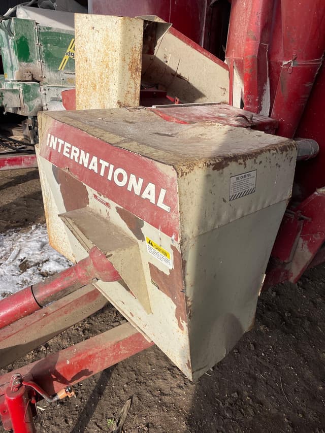 Image of International Harvester 1150 equipment image 4