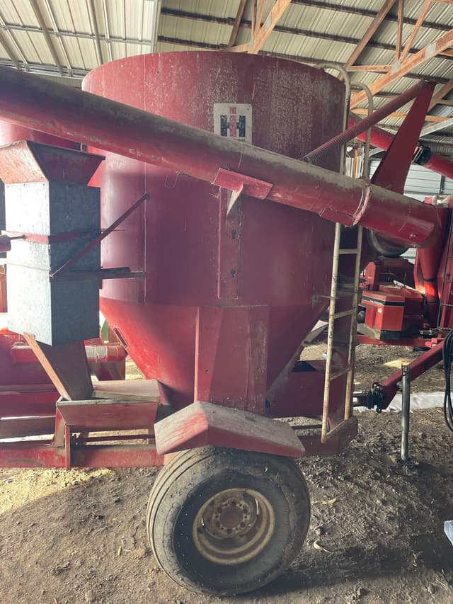 Image of International Harvester 1150 equipment image 2