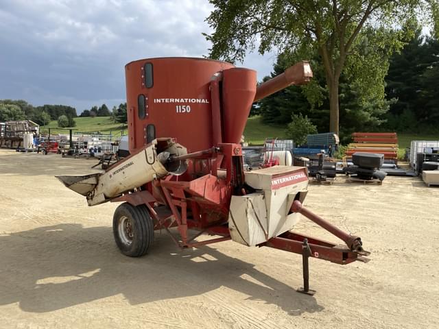 Image of International Harvester 1150 equipment image 2