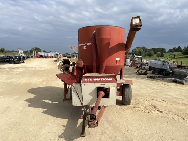 Image of International Harvester 1150 equipment image 1