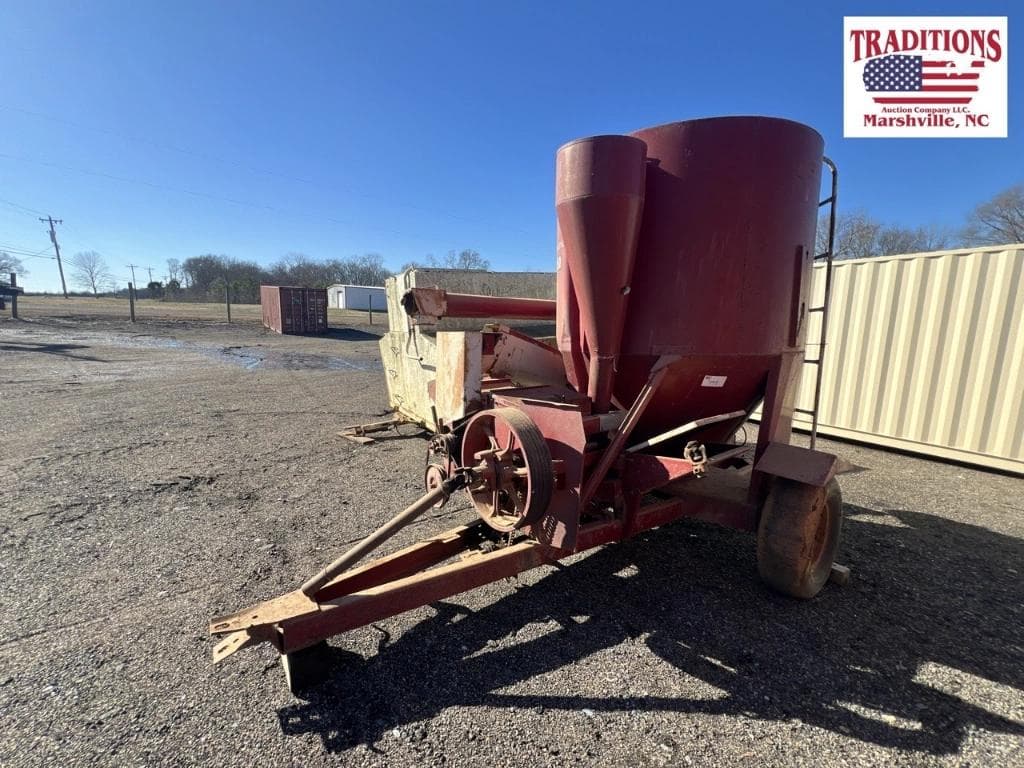 Image of International Harvester 1150 Image 1