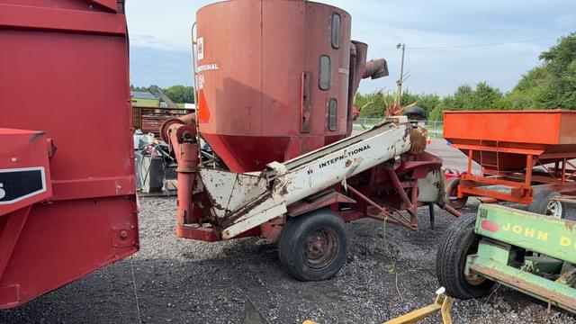 Image of International Harvester 1150 equipment image 4