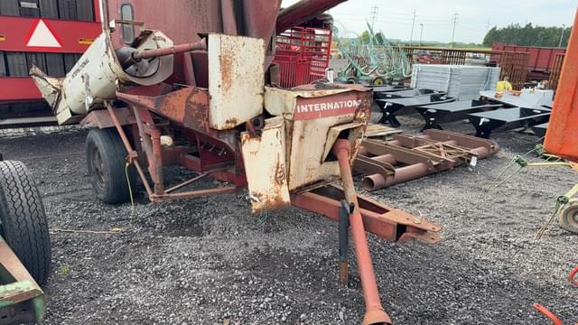 Image of International Harvester 1150 equipment image 2