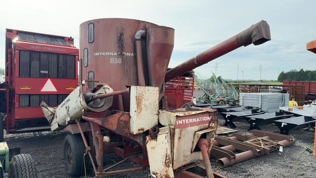 Image of International Harvester 1150 equipment image 3