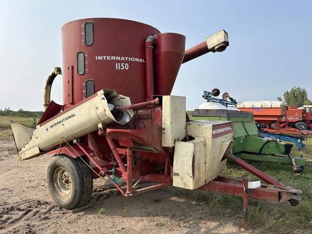 Image of International Harvester 1150 equipment image 1