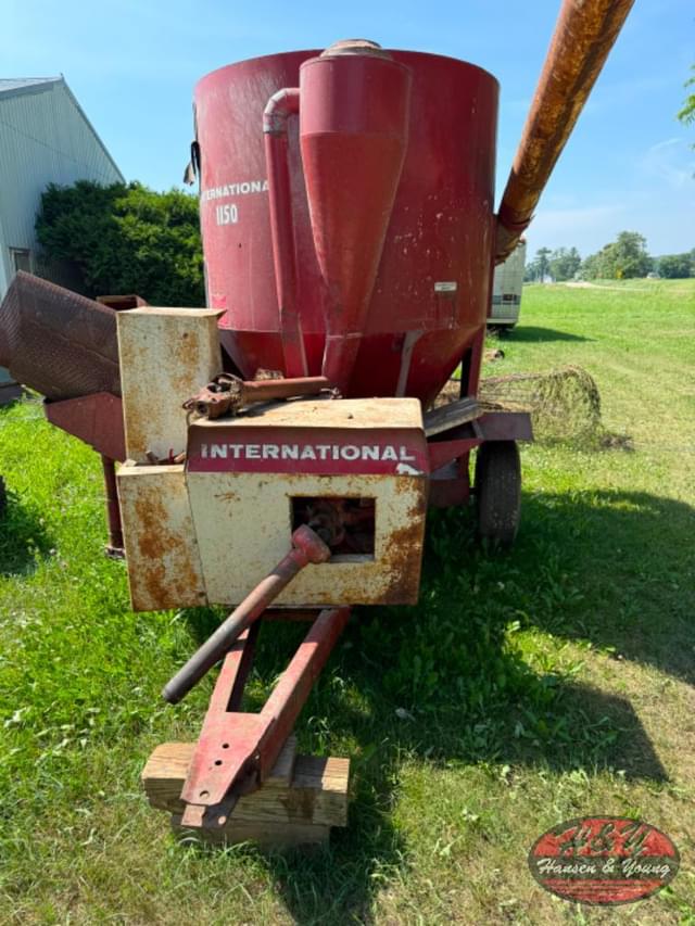 Image of International Harvester 1150 equipment image 4
