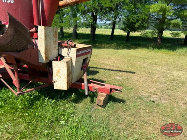 Image of International Harvester 1150 equipment image 3
