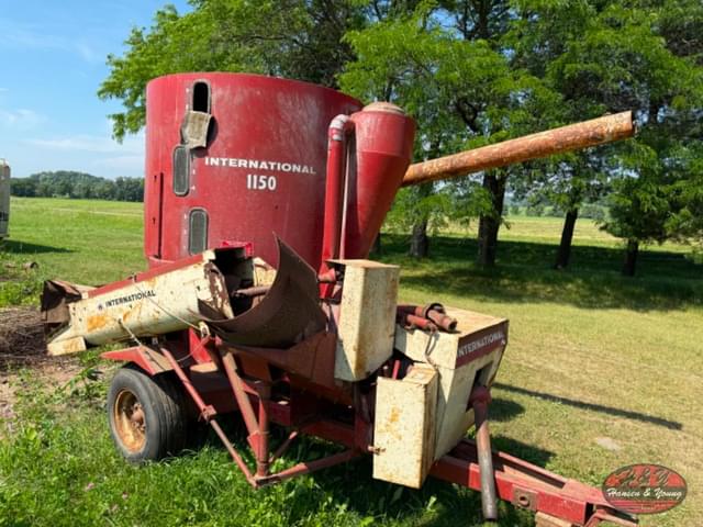 Image of International Harvester 1150 equipment image 1
