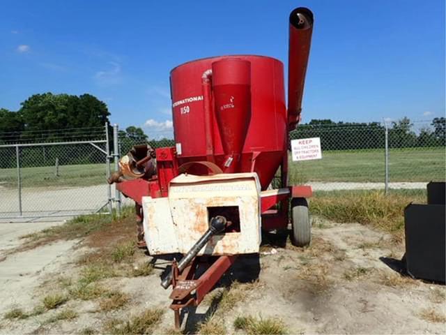 Image of International Harvester 1150 equipment image 2