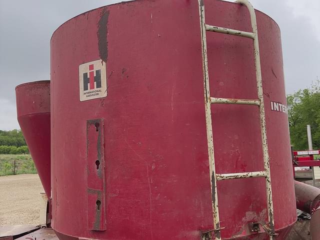 Image of International Harvester 1150 equipment image 3