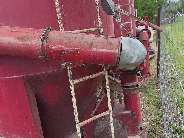 Image of International Harvester 1150 equipment image 3