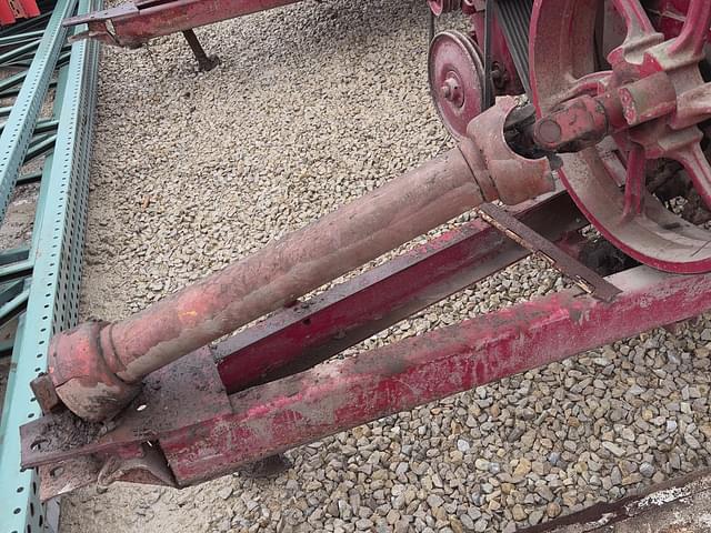 Image of International Harvester 1150 equipment image 4