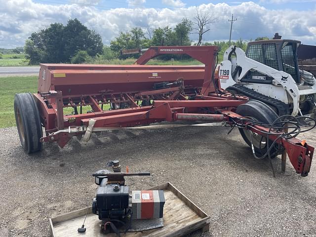 Image of International Harvester 5100 equipment image 2