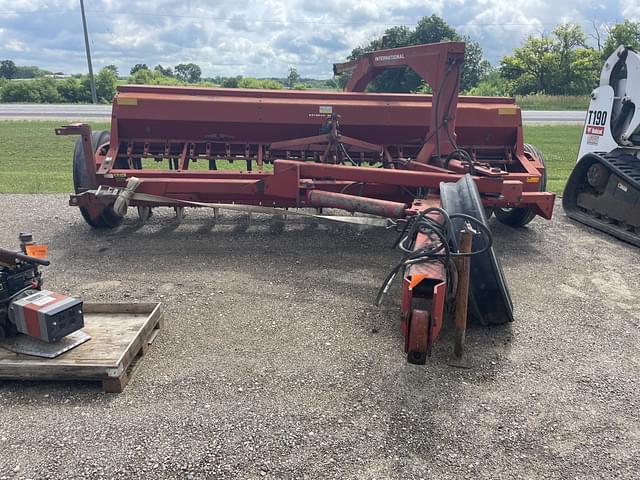 Image of International Harvester 5100 equipment image 1